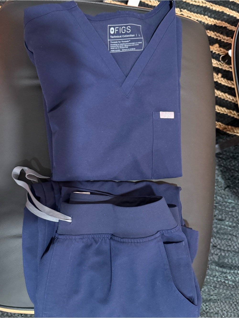 FIGS Women's Navy Scrub Top (L) & Pant set (XL)
